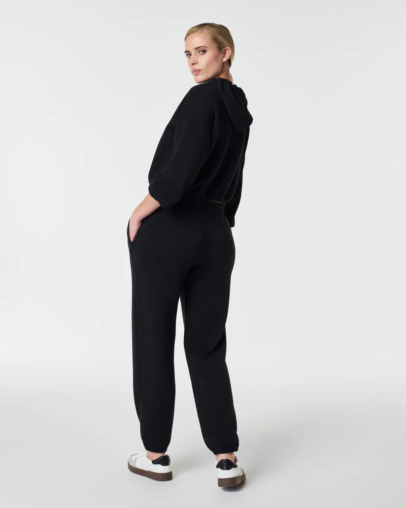 AirEssentials Jogger Pant in Very Black