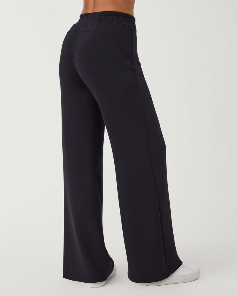 AirEssentials Wide Leg Pant in Timeless Navy