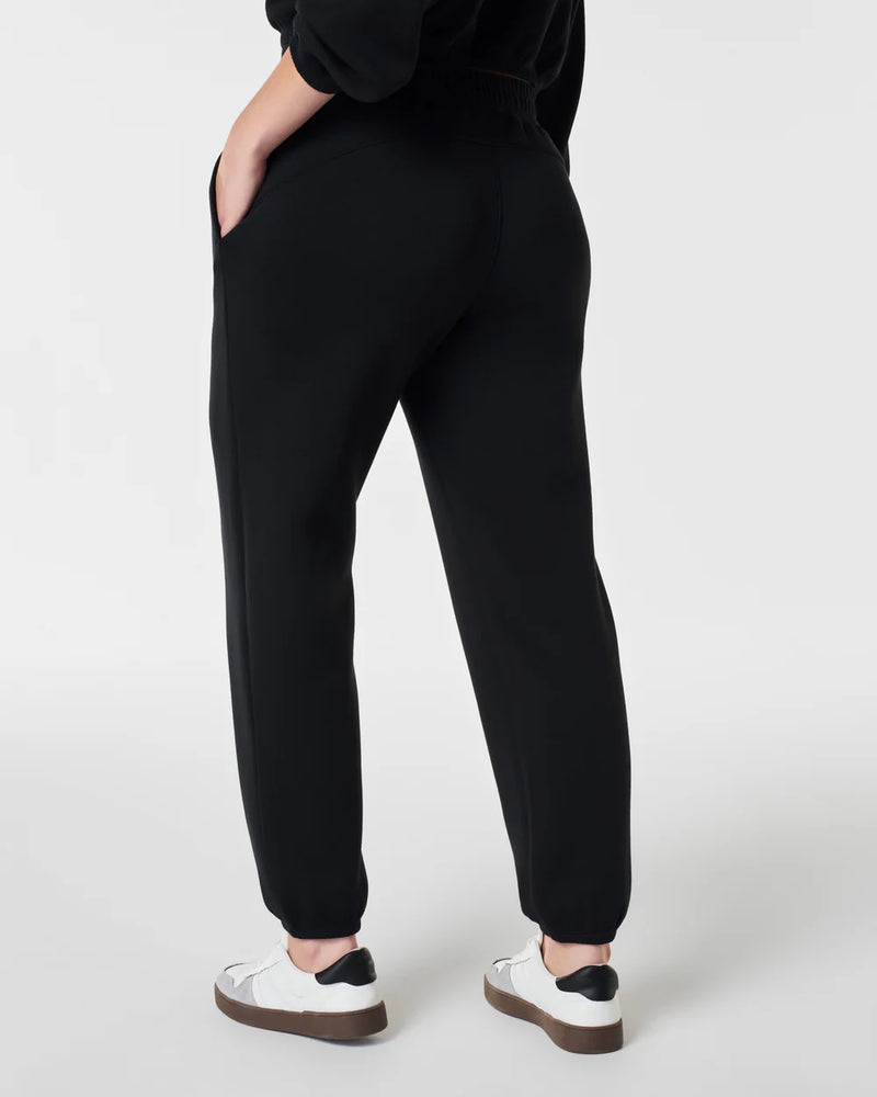 AirEssentials Jogger Pant in Very Black